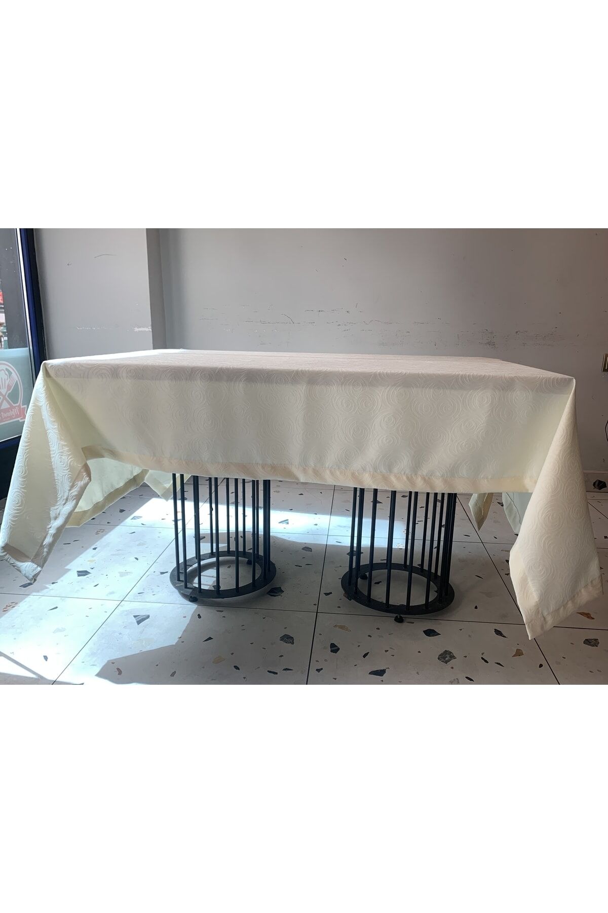 140*210 Cm Krem Fantazi Masa Örtüsü